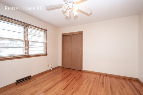 Building Photo - 8416 Lowell Ave