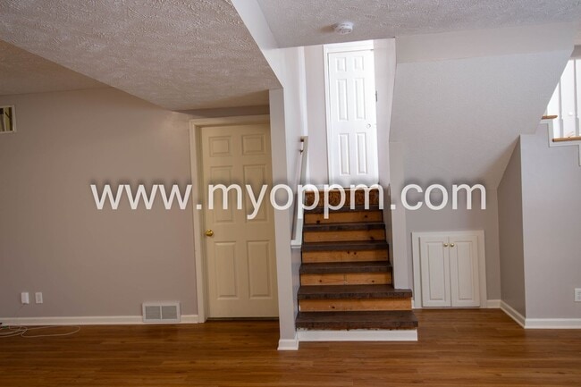 Building Photo - Available NOW! 3 Bedroom / 2 Bathroom Home | Northwest Omaha