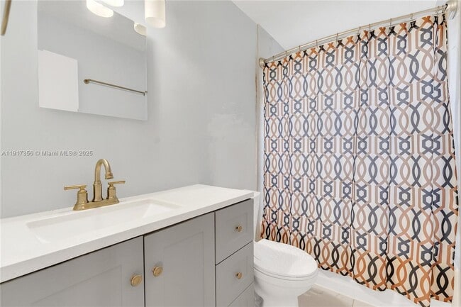 Building Photo - 550 SW 38th Terrace