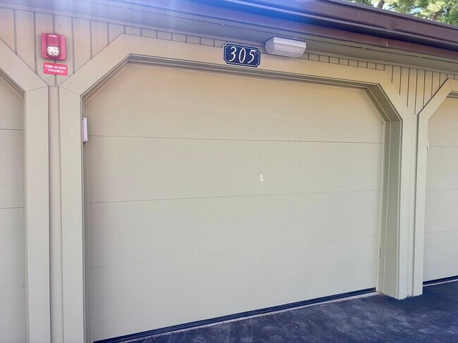 Building Photo - 305 Trailside Way