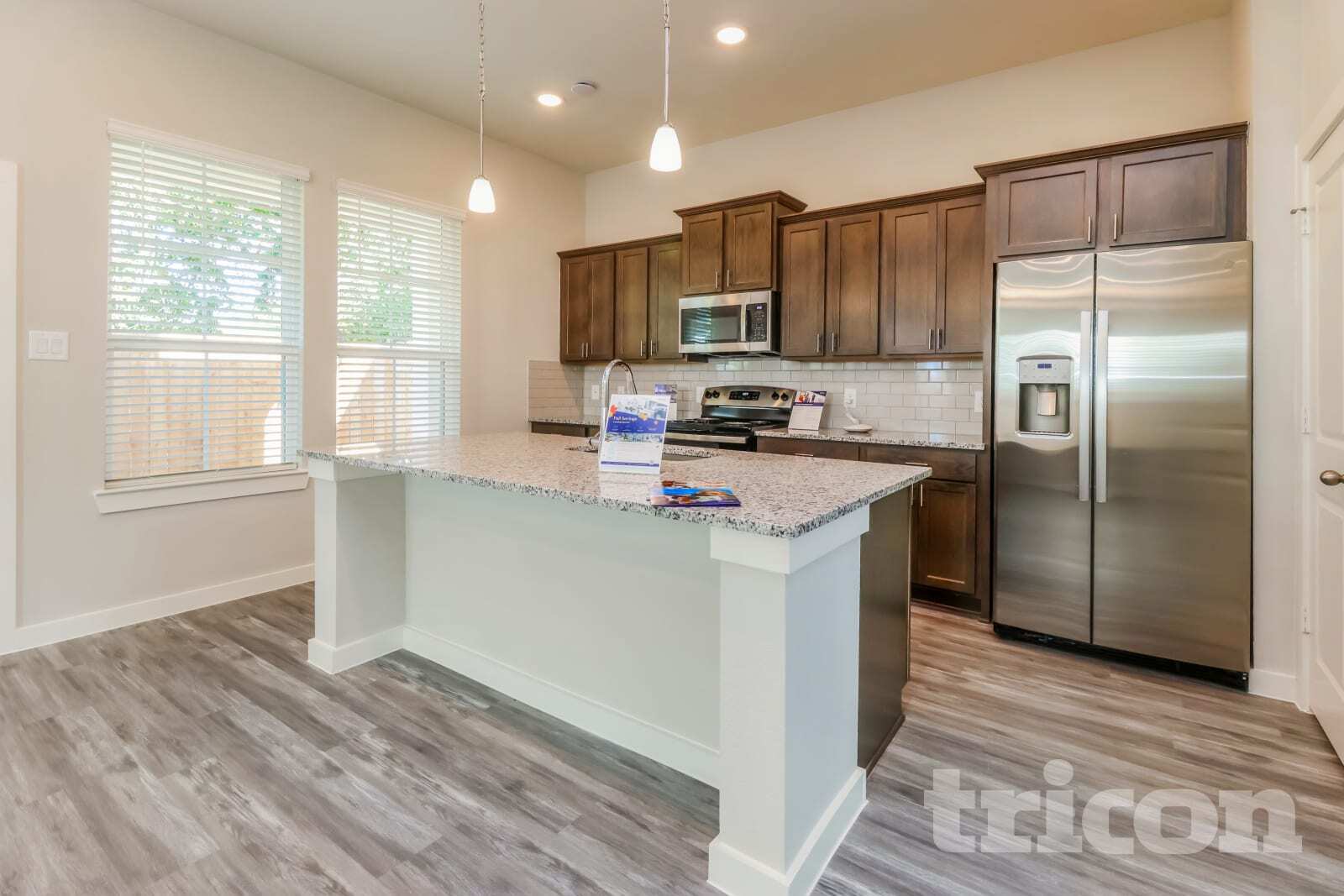 Building Photo - 9835 Willow Creek Commerce Dr