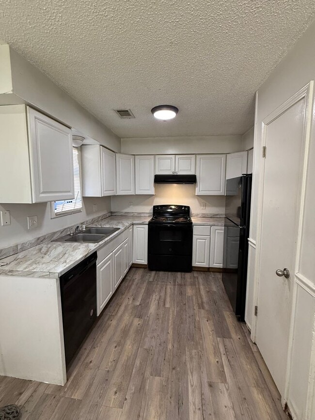 Building Photo - 1618 W Matthews Ave