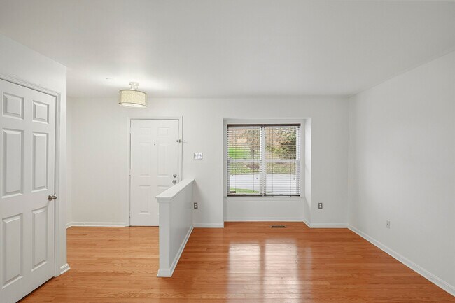 Building Photo - 1 Lanhill Ct