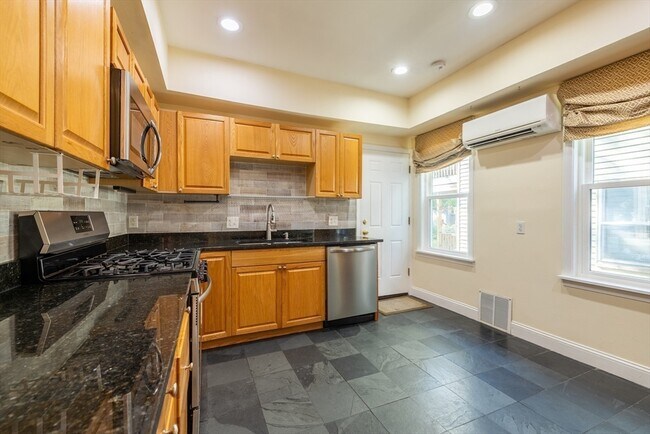 Building Photo - 11 Juliette St