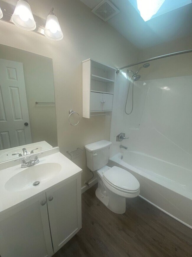 Building Photo - Expansive, Custom Home on East Bay!