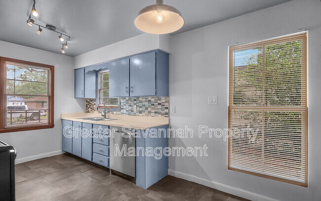 Building Photo - 1401 E 33rd St