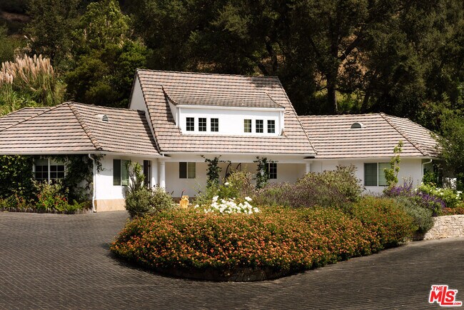 Building Photo - 3100 Mandeville Canyon Rd