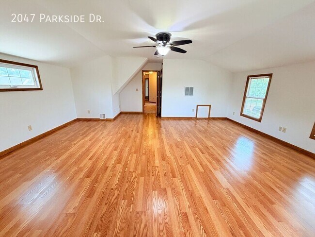 Building Photo - 2047 Parkside Dr