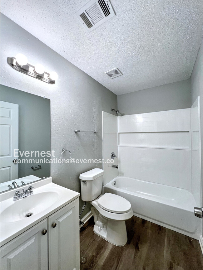 Building Photo - 3573 Russelwood Dr