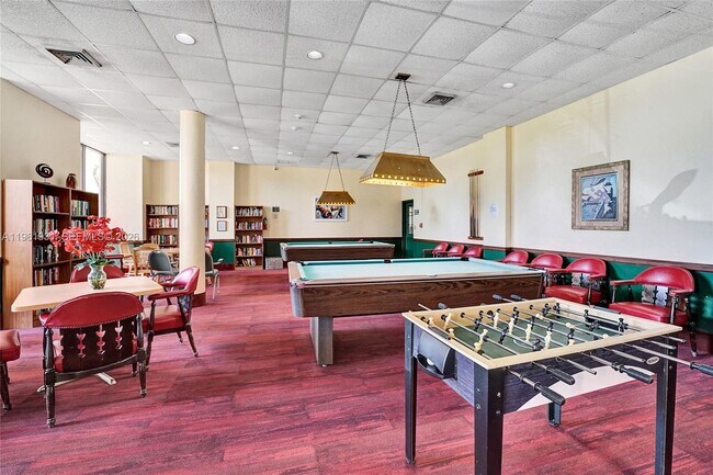 Building Photo - 2814 N 46th Ave