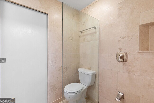 Building Photo - 1232 Bernadette Ln NE