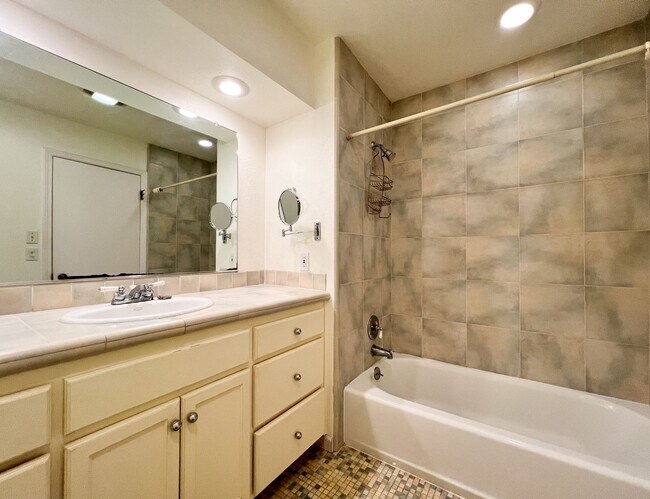 Building Photo - Charming Four Bedroom Home in Napa's Sough...