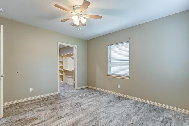 Building Photo - 8020 Bendell Dr