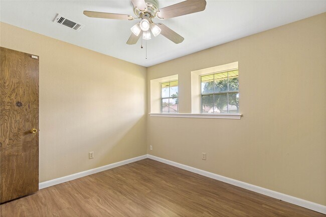 Building Photo - 10418 Sagemeadow Ln