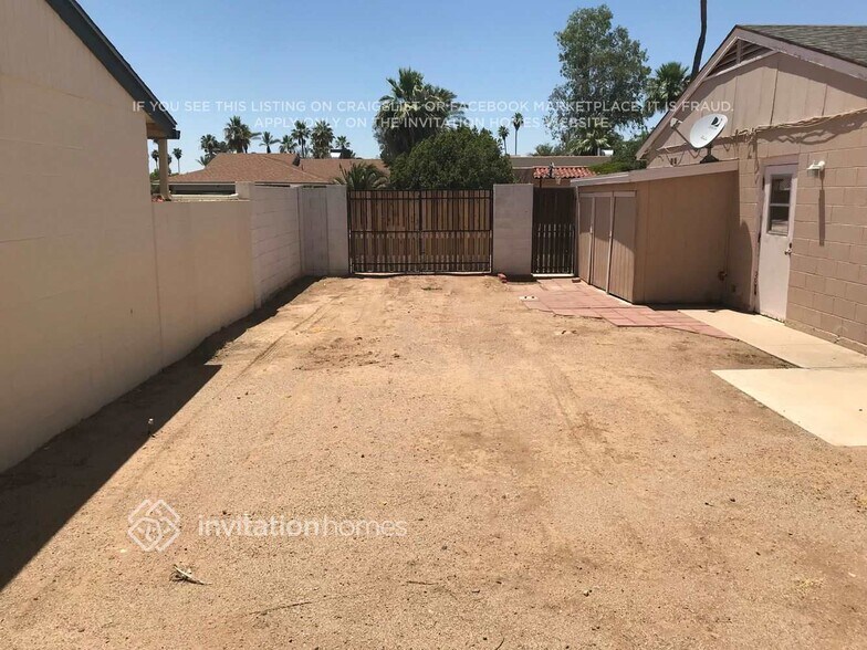 Building Photo - 9617 N 52nd Dr