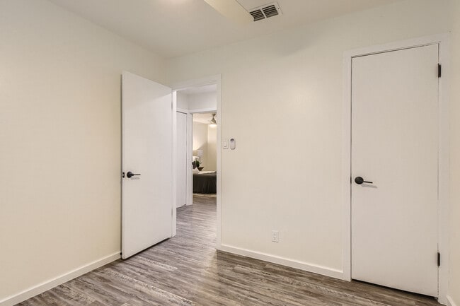 Building Photo - 3005 Edgedale Dr