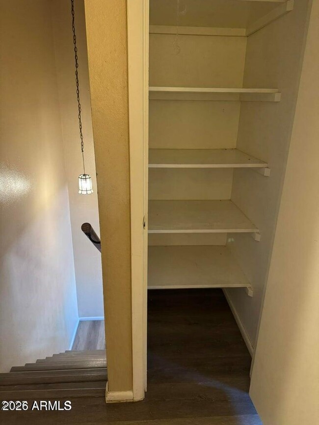 Building Photo - 286 W Palomino Dr