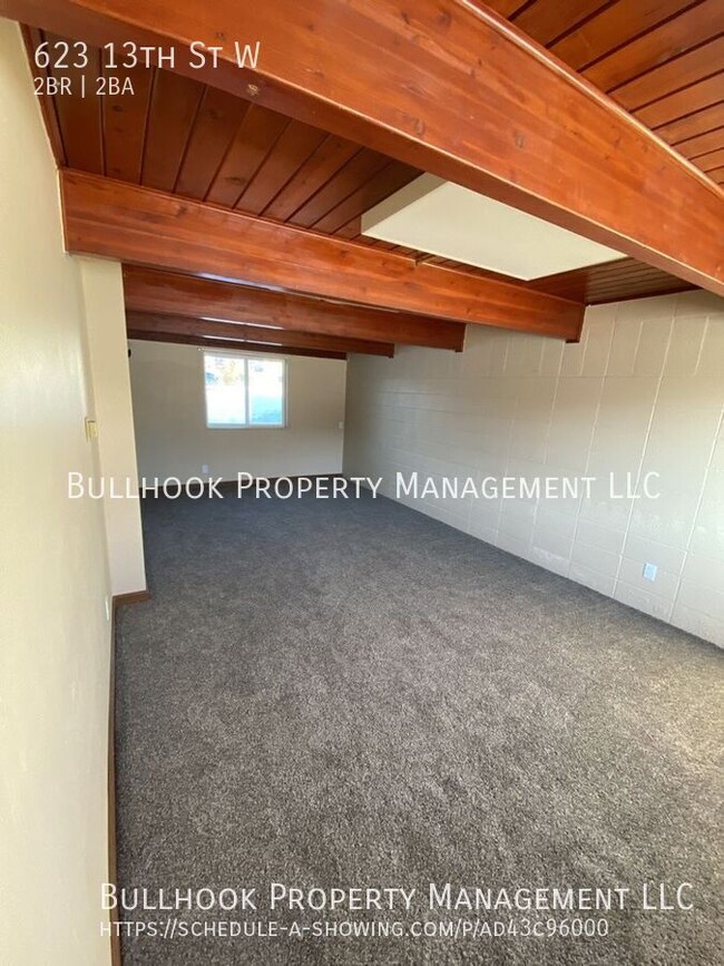 Building Photo - MOVE IN SPECIAL  - $300 off first full mon...