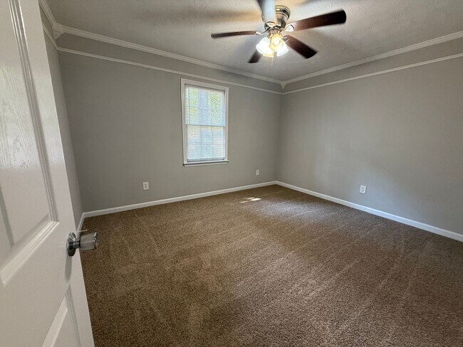 Building Photo - PRE - LEASING FOR AUGUST 11TH 2026!