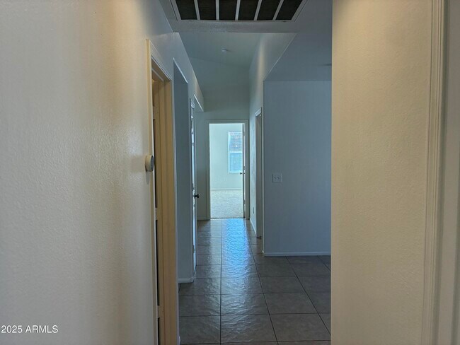 Building Photo - 10443 W Medlock Dr