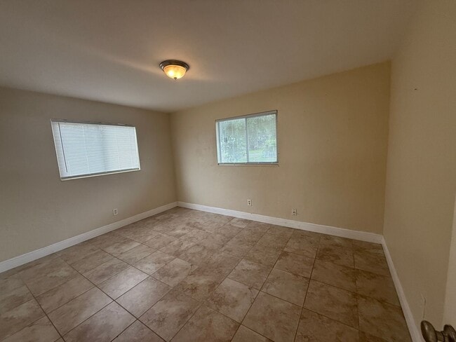 Building Photo - Highly Desired Tyrone home 2/1.5