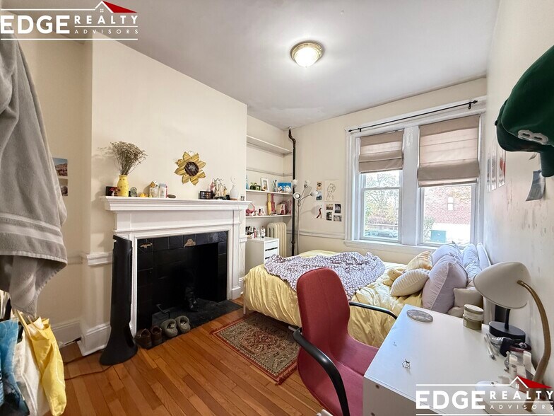 Building Photo - 54 Egmont St