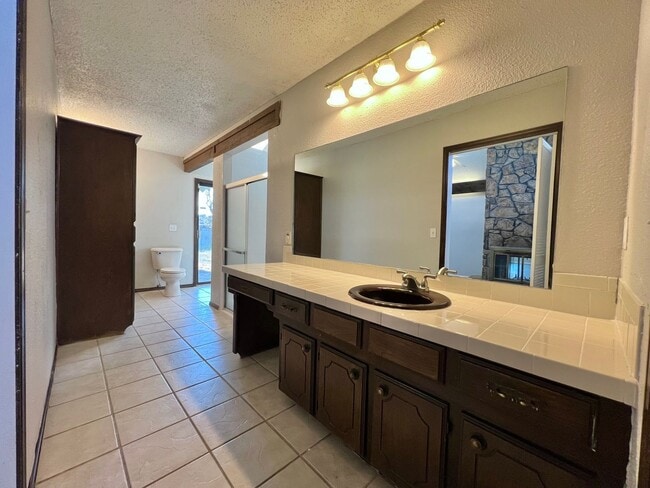 Building Photo - ?Cozy North OKC home with fireplace ?