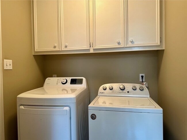 Building Photo - 4201 Bedford Ct