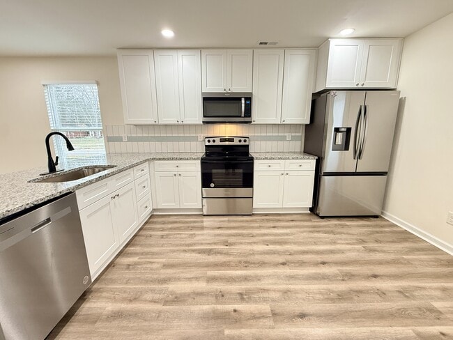 Building Photo - 103 Oakwood Meadows Dr