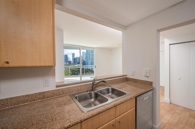 Building Photo - 2475 Brickell Ave