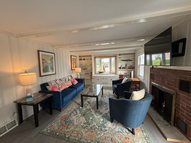 Building Photo - 18 Bay St