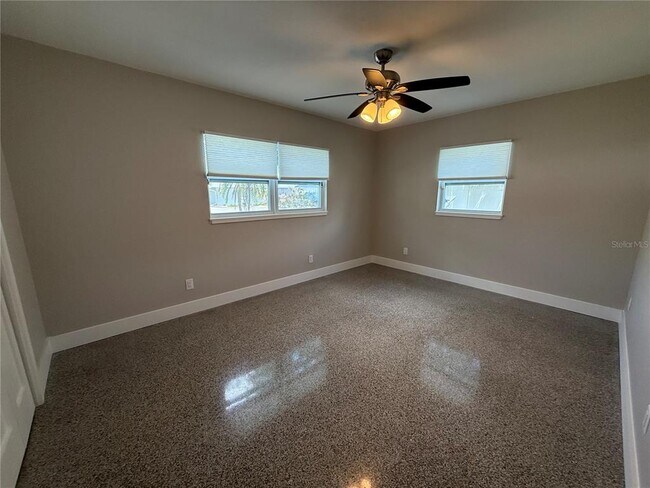 Building Photo - 3665 Belle Vista Dr E