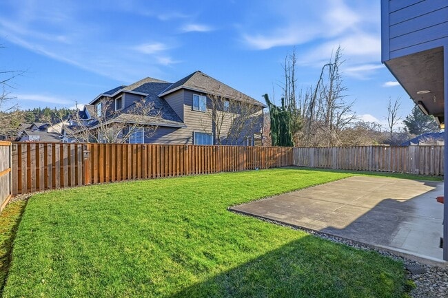 Building Photo - Bright & Modern Corner-Lot Living in Happy Valley