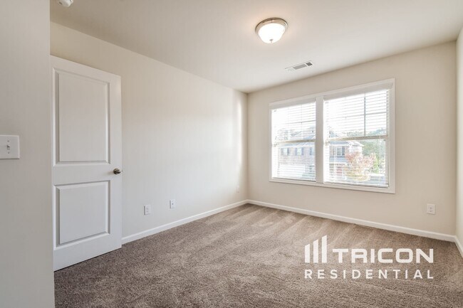 Building Photo - 4030 Bella View Ln