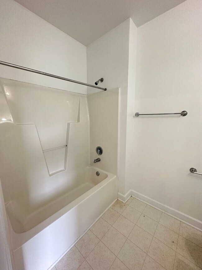 Building Photo - 302 Campus Walk Trl