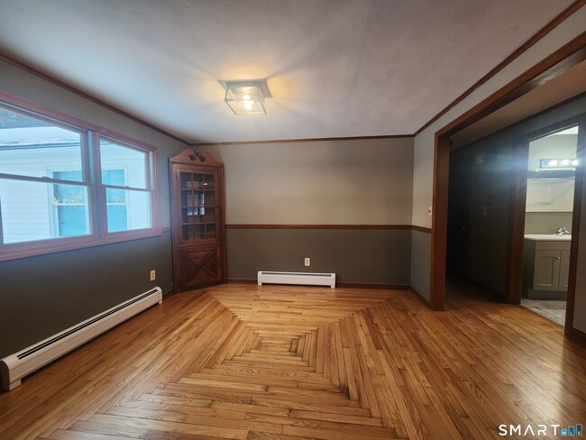 Building Photo - 8 Quinn St