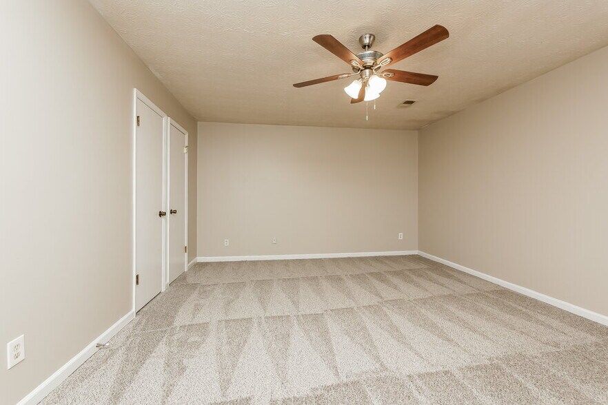 Building Photo - 9380 Forest Knoll Dr