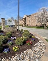 Building Photo - Manor Crossing