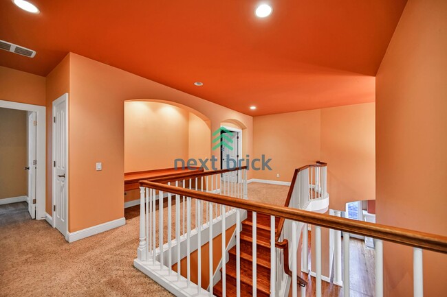 Building Photo - 4 Bed - 2.5 Bath in Newcastle!