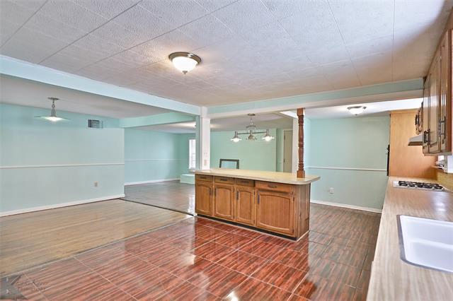 Building Photo - 2428 Maple St