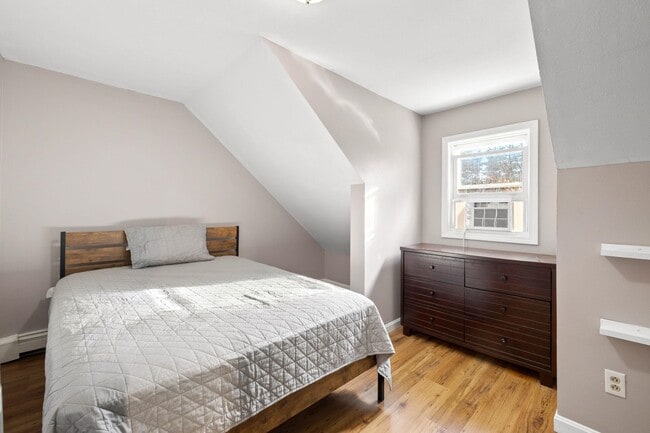 Building Photo - 31 Moulton Ave