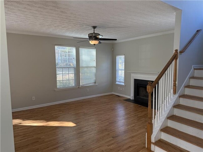 Building Photo - 27 Montgomery St SE