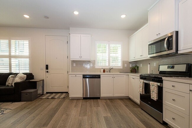 Building Photo - Bright and Airy Split-Level Townhouse in W...