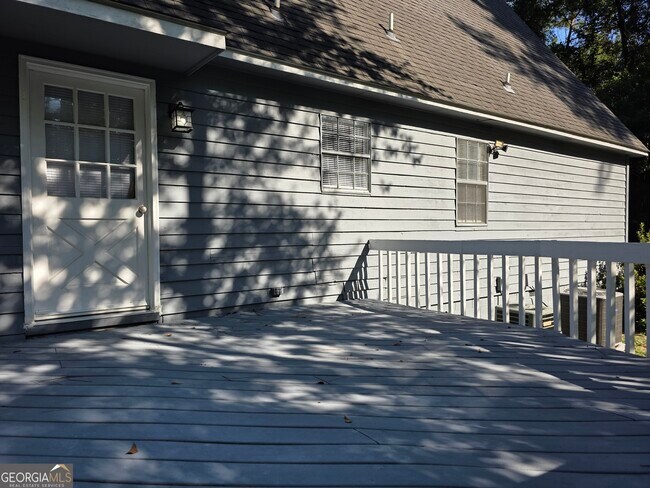 Building Photo - 206 Old Lake Rd