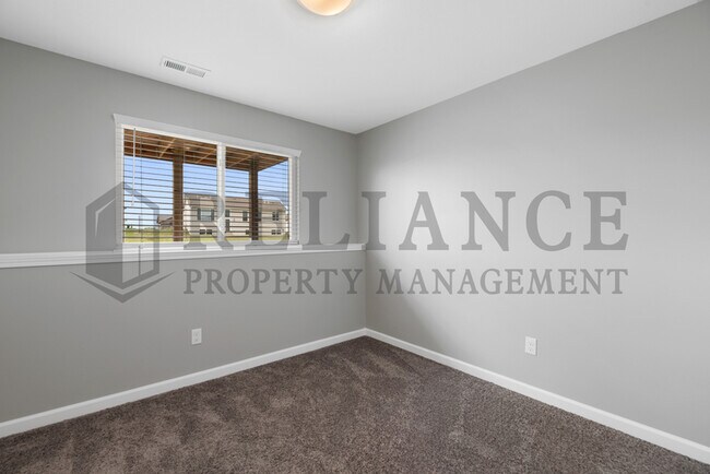 Building Photo - 1558 N Aster Cir