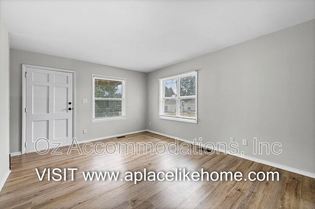 Building Photo - 3310 Iroquois Ln