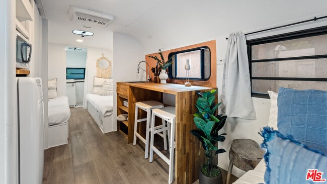 Building Photo - 272 N Topanga Canyon Blvd