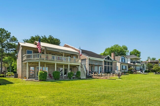 Building Photo - 112 Cove Point