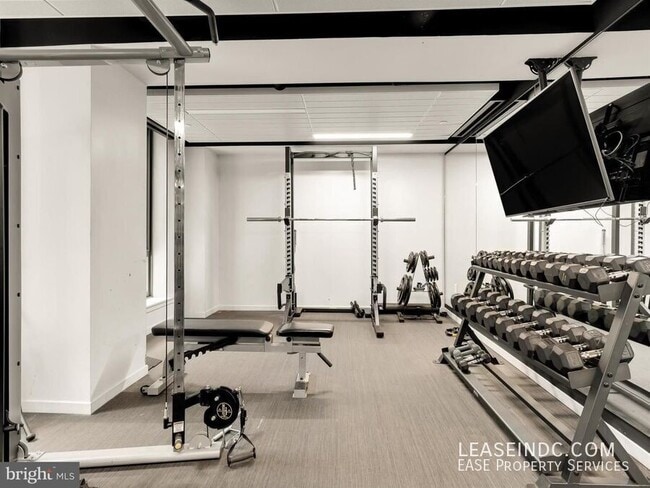 Building Photo - 1211 Van St SE