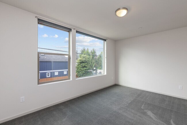 Building Photo - Stylish 3 BR/ 2/5 BA townhouse in Seattle